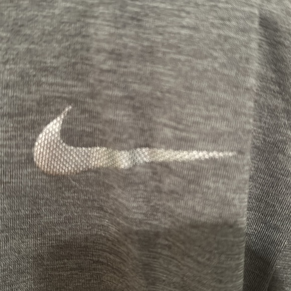 Nike Dry Fit Men’s Medium. Great condition! - Picture 3 of 3